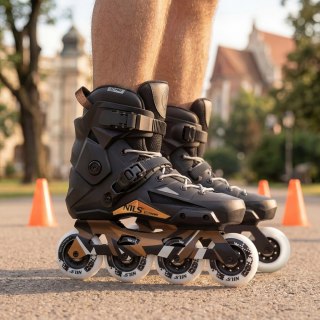 NA1601 ŁYŻWOROLKI SLALOMOWE SLAYD CZARNE ROZM. 44 NILS EXTREME