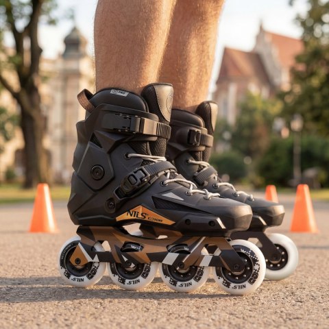 NA1601 ŁYŻWOROLKI SLALOMOWE SLAYD CZARNE ROZM. 41 NILS EXTREME